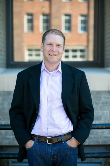 Headshot of Lee Buttke